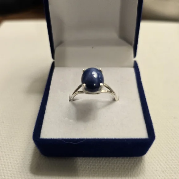 COSTUME JEWLERY Glamorous Lab Made Blue Star Sapphire On Silver Band Size 8.25 - Picture 3 of 13